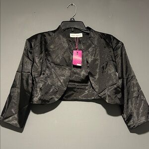 Elegant Black Cropped Blazer